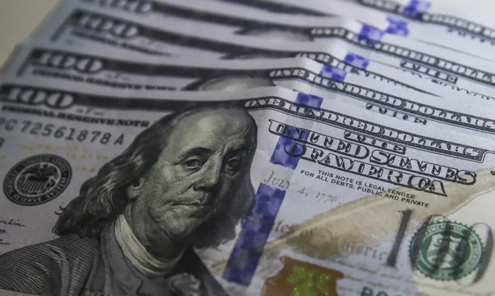 Dólar fecha em queda de 0,60%, cotado a R$ 6,01