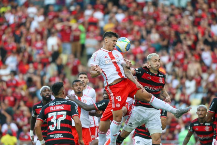 Flamengo vence Internacional e elimina Colorado da disputa pelo título brasileiro